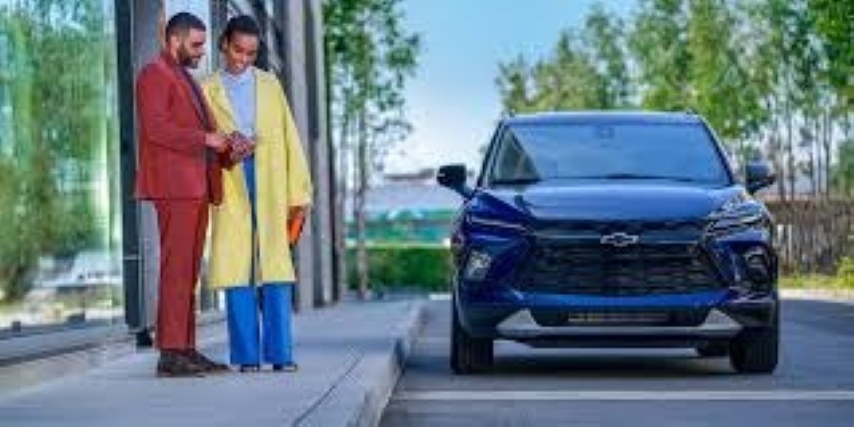 Couple looking at car app on their phone.