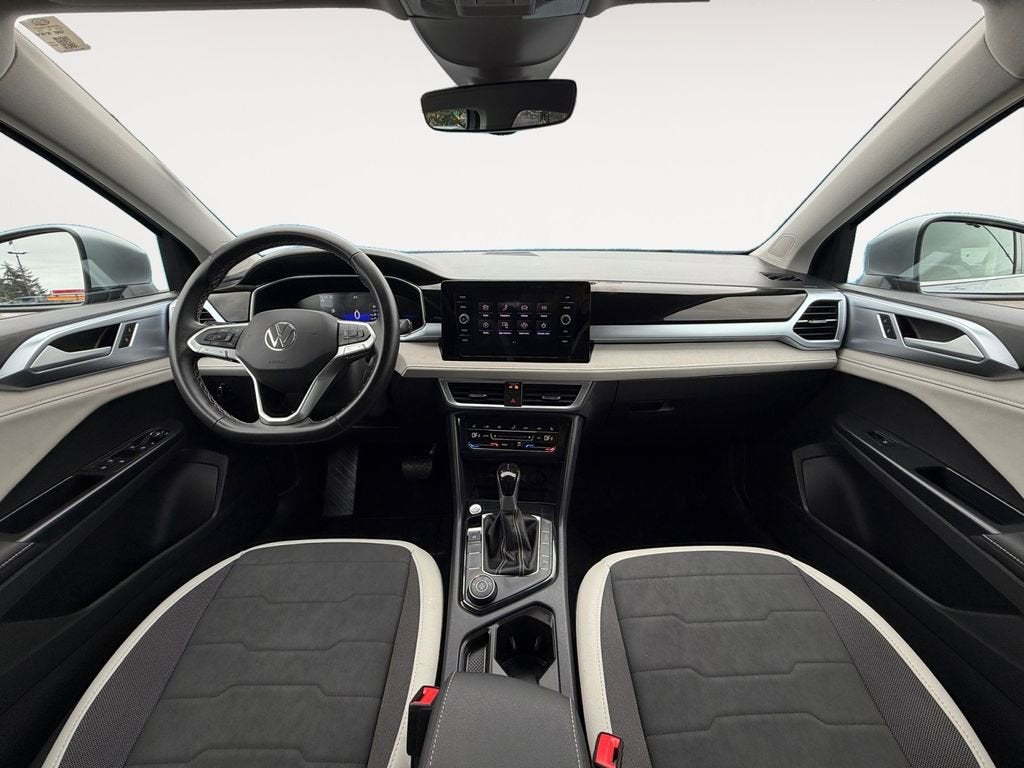 2025 Volkswagen Taos SE