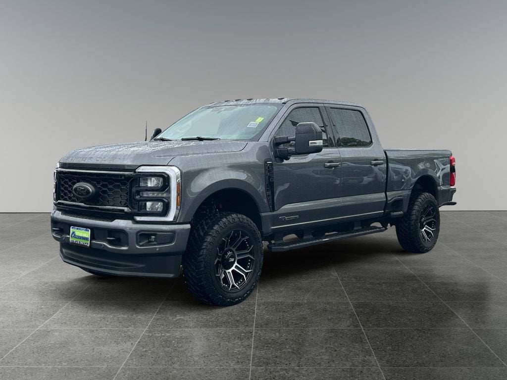 2025 Ford Super Duty F-350 SRW Lariat Ultimate Package