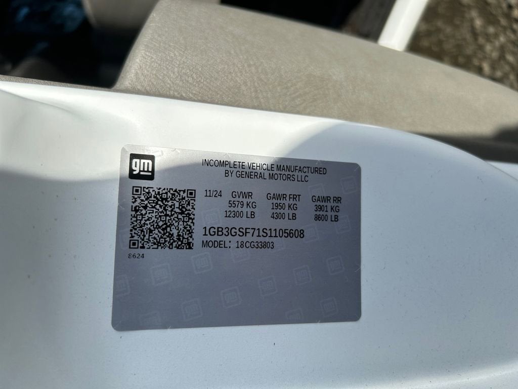 2025 Chevrolet Express Cutaway 3500 1WT