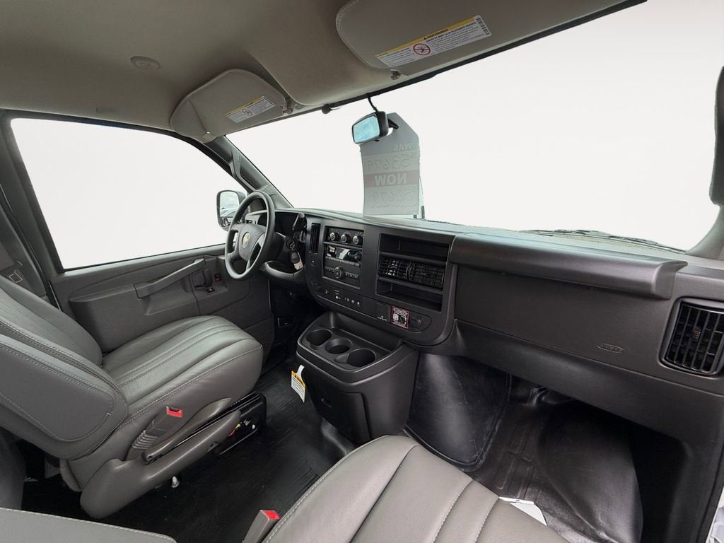 2025 Chevrolet Express Cargo WT