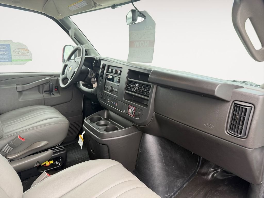 2025 Chevrolet Express Cargo WT