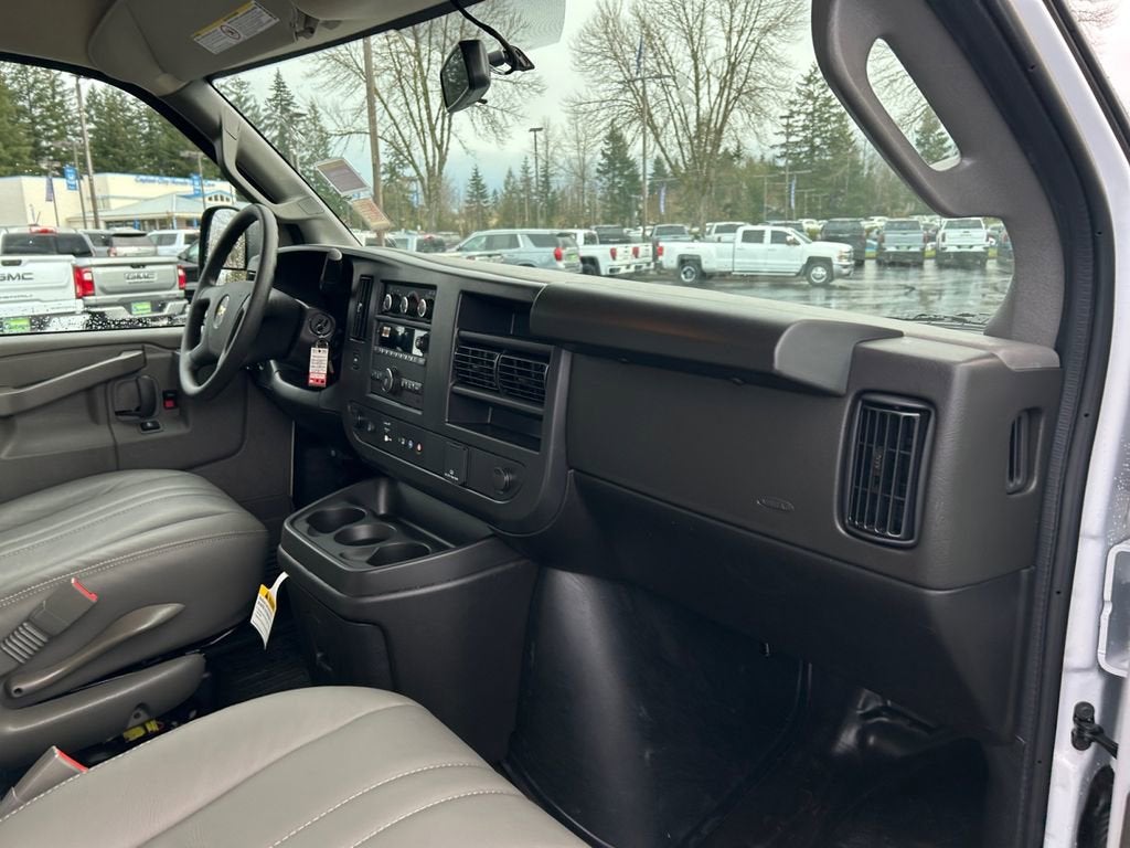 2025 Chevrolet Express Cargo WT