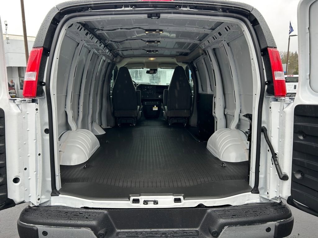 2026 Chevrolet Express Cargo 1WT