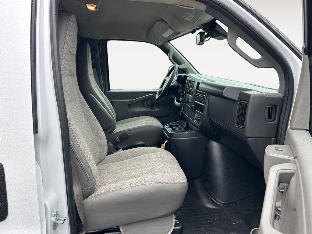 2026 Chevrolet Express Cargo 1WT