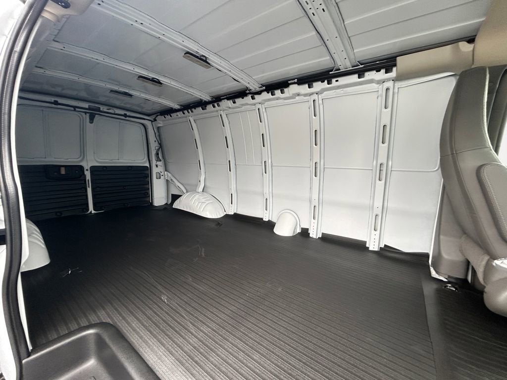 2026 Chevrolet Express Cargo 1WT