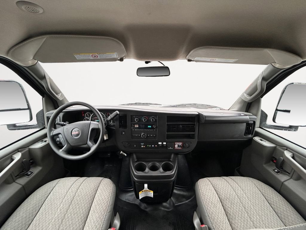 2025 GMC Savana Cutaway 3500 1WT