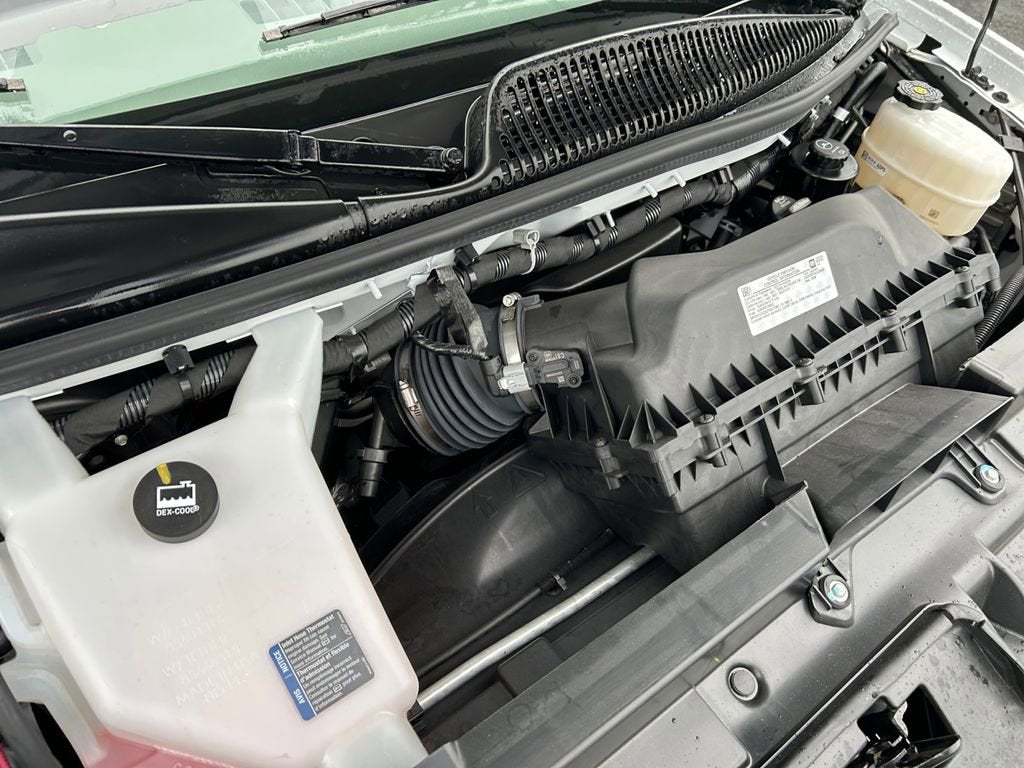 2025 GMC Savana Cutaway 3500 1WT