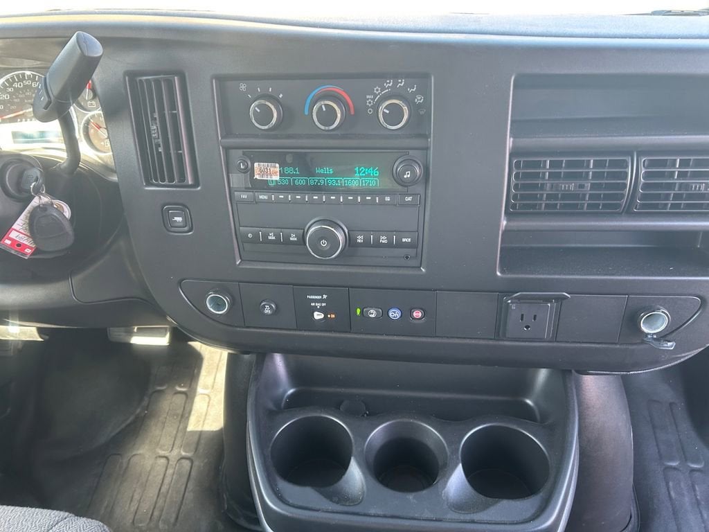 2024 Chevrolet Express Cutaway 3500 1WT