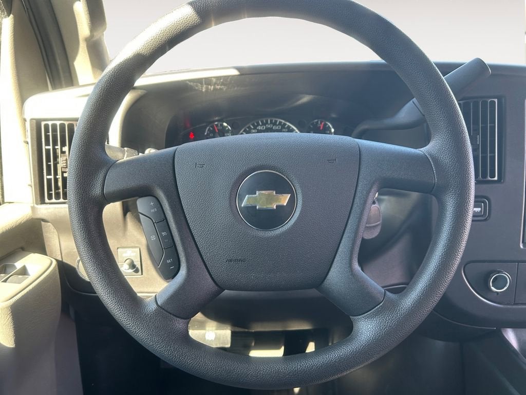 2024 Chevrolet Express Cutaway 3500 1WT