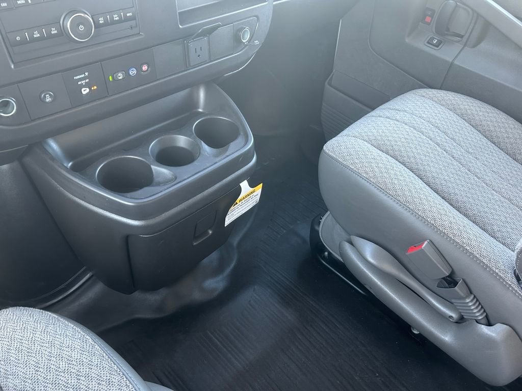 2024 Chevrolet Express Cutaway 3500 1WT