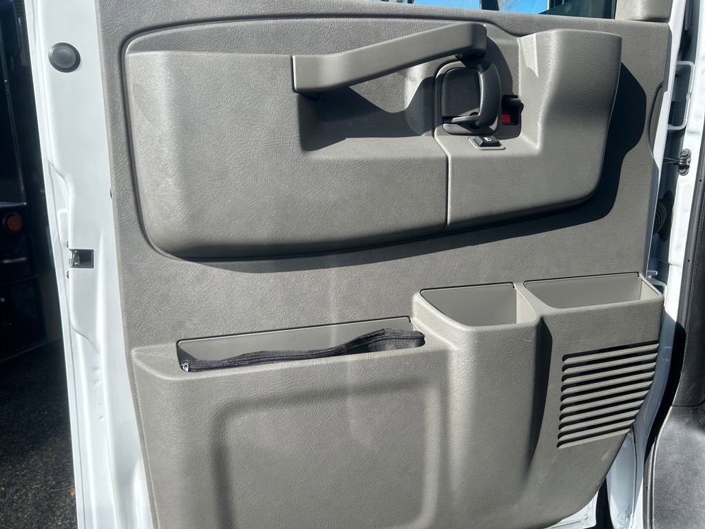 2024 Chevrolet Express Cutaway 3500 1WT