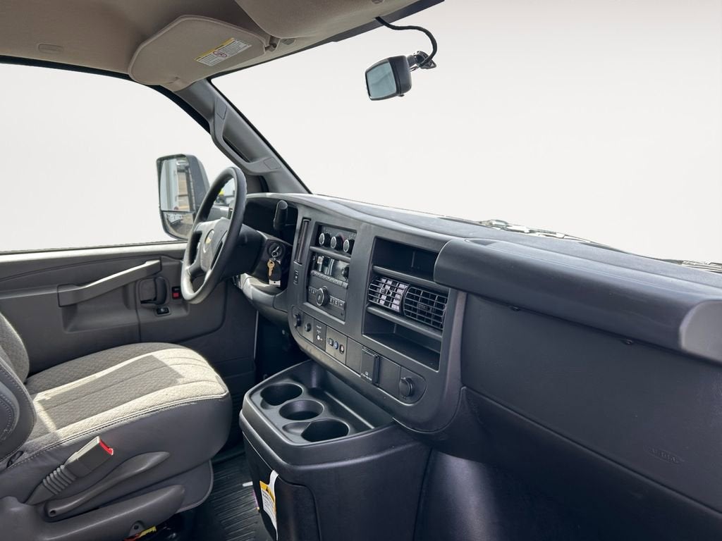 2025 Chevrolet Express Cutaway 3500 1WT