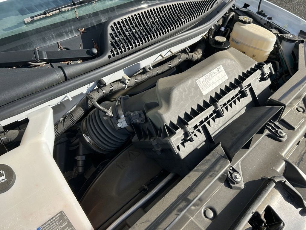 2025 Chevrolet Express Cutaway 3500 1WT