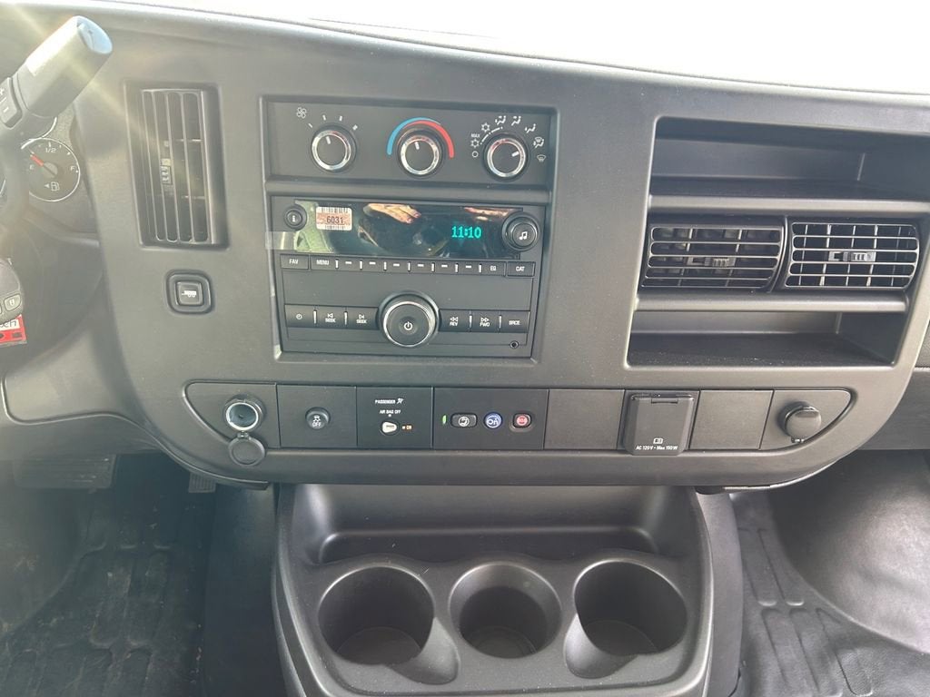 2025 Chevrolet Express Cutaway 3500 1WT