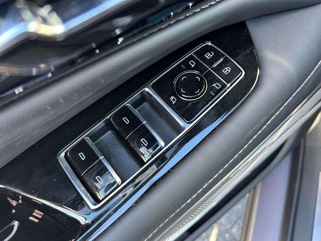2025 Cadillac OPTIQ Luxury 1