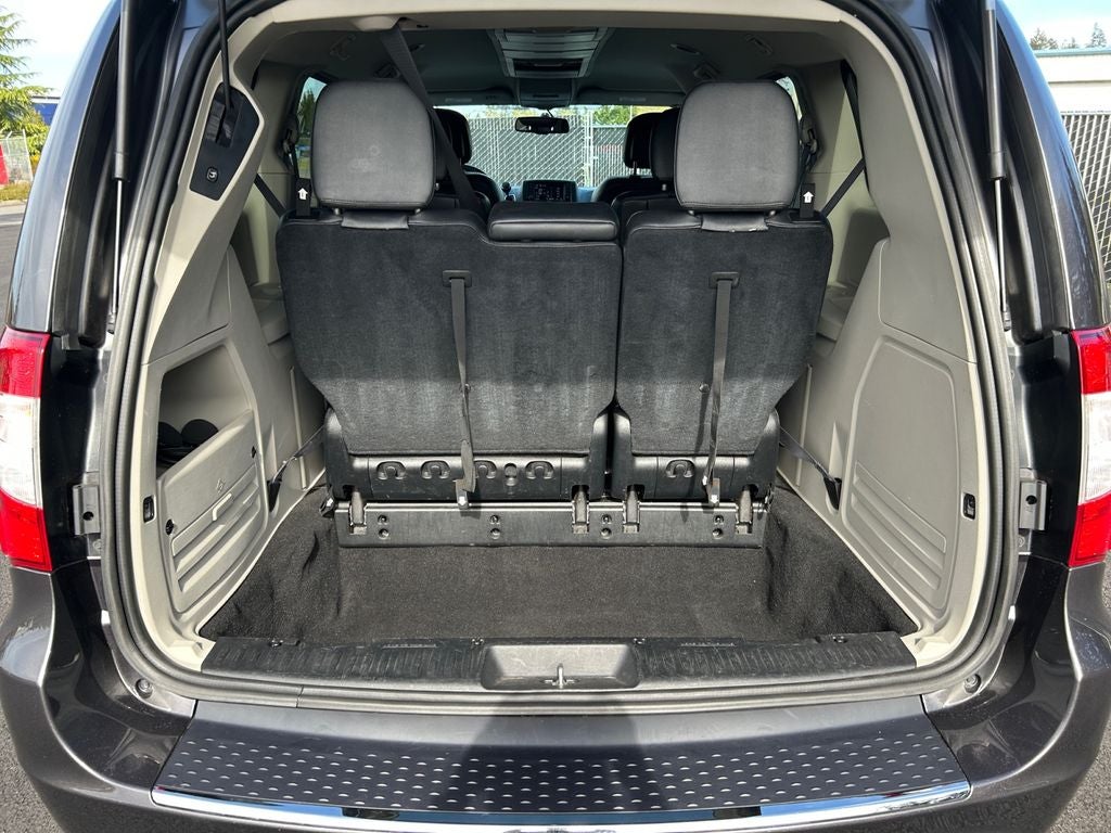 2016 Chrysler Town & Country Touring