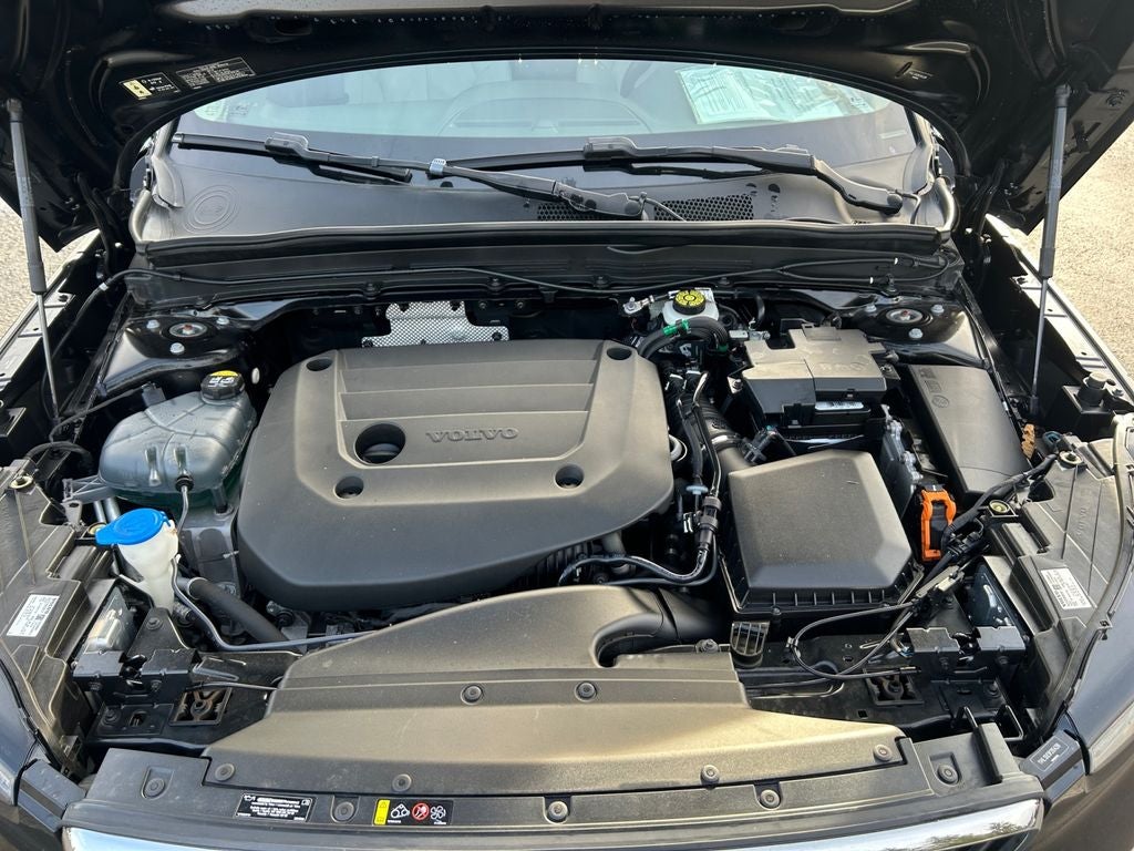 2023 Volvo XC40 B5 Plus Bright Theme