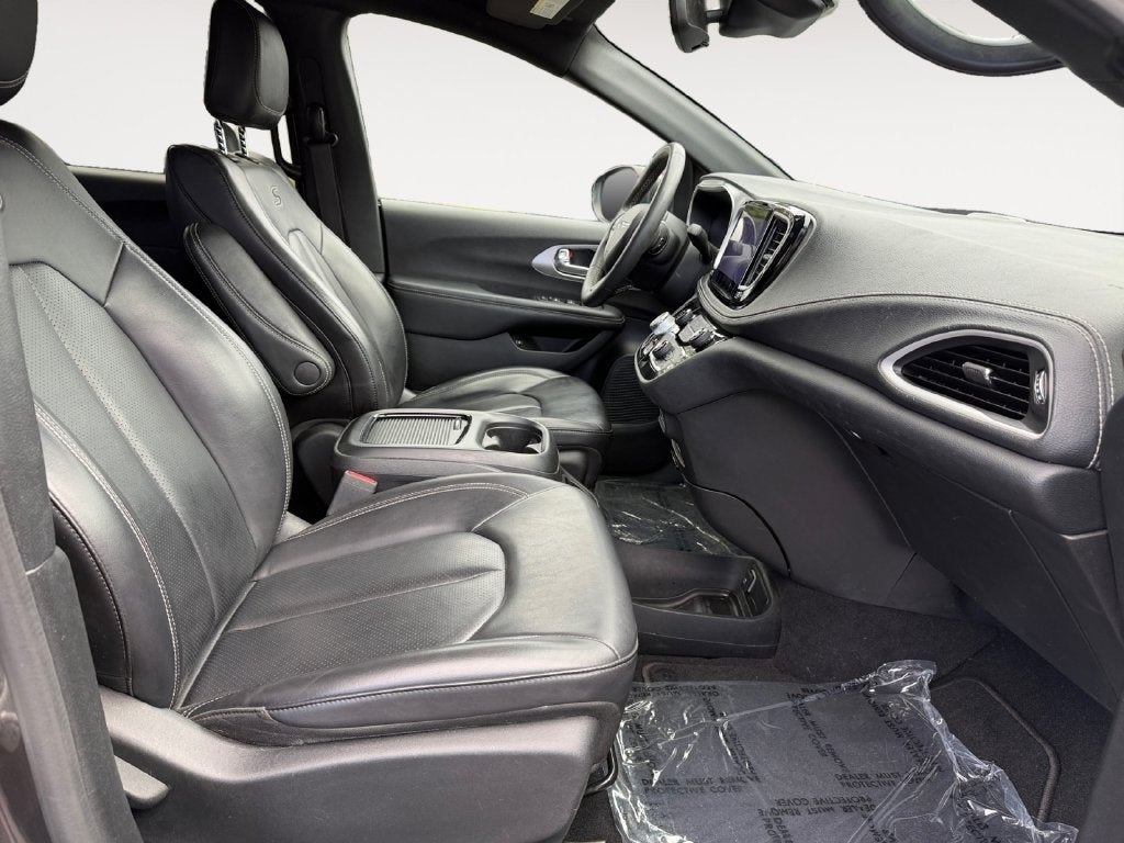 2023 Chrysler Pacifica Hybrid Touring L