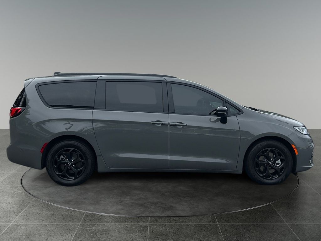 2025 Chrysler Pacifica Hybrid Select Premium S Appearance