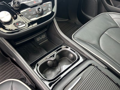 2025 Chrysler Pacifica Hybrid Select Premium S Appearance