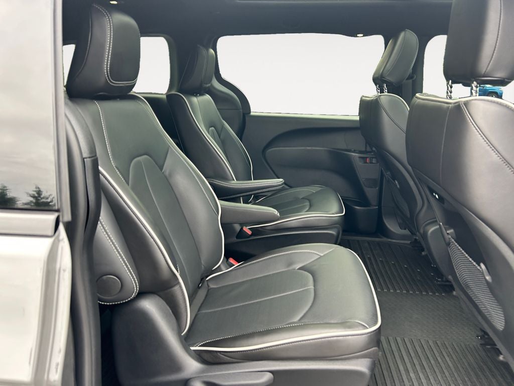 2025 Chrysler Pacifica Hybrid Select Premium S Appearance