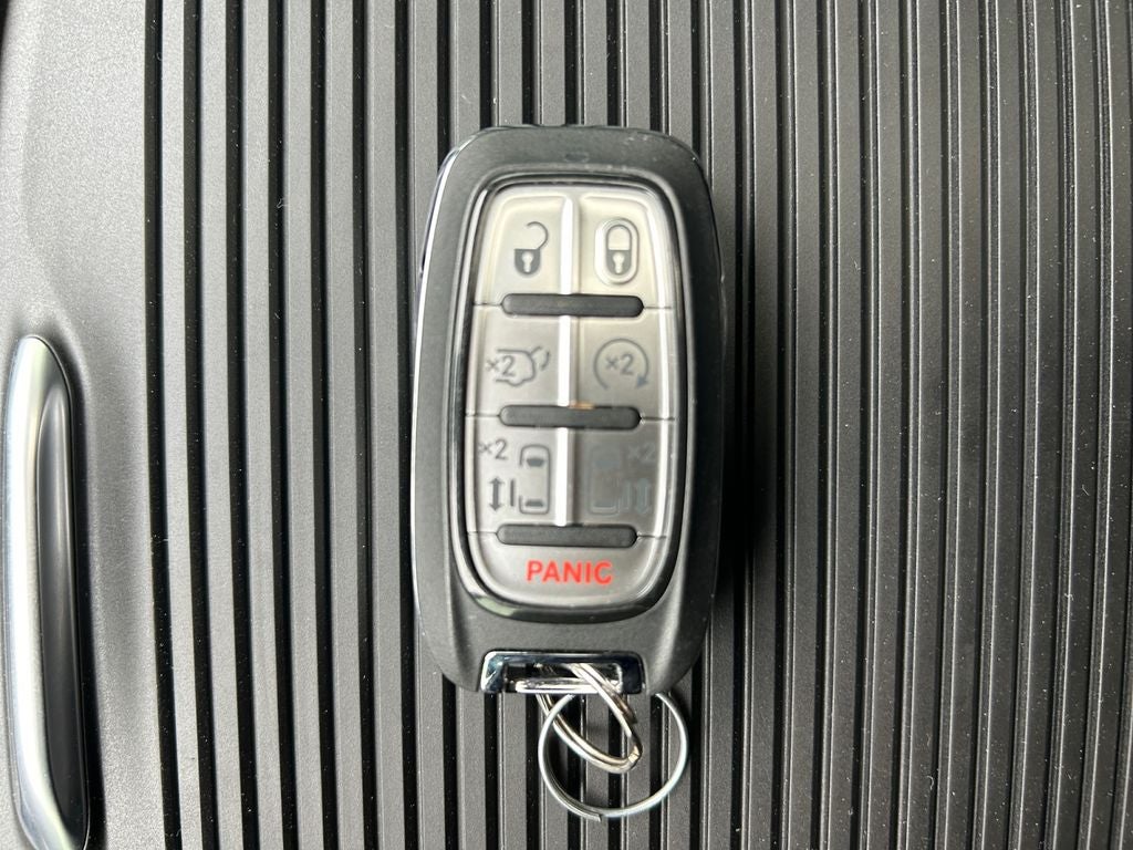 2025 Chrysler Pacifica Hybrid Select Premium S Appearance