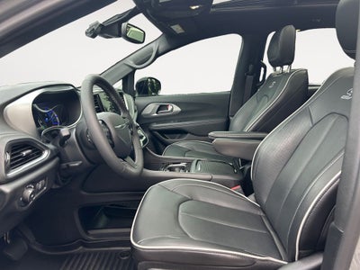 2025 Chrysler Pacifica Hybrid Select Premium S Appearance