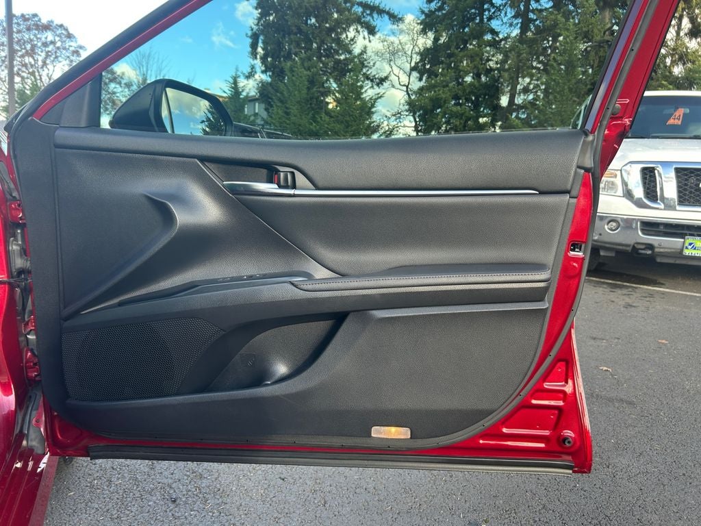 2020 Toyota Camry Hybrid XLE