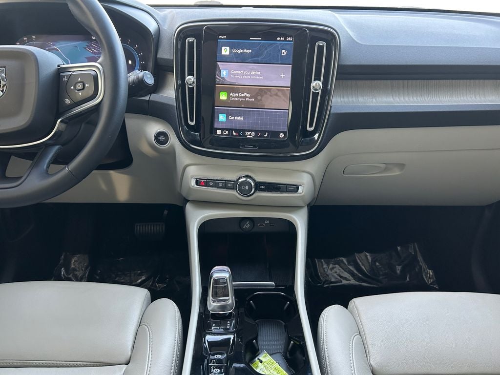 2023 Volvo XC40 B5 Plus Bright Theme