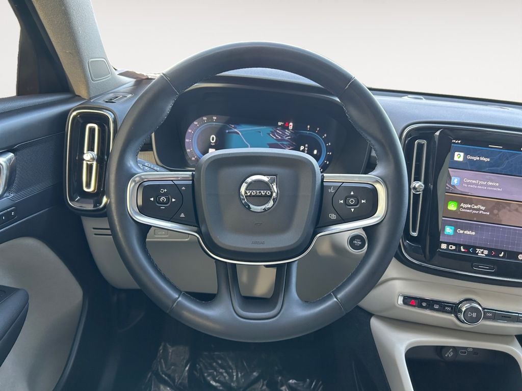 2023 Volvo XC40 B5 Plus Bright Theme