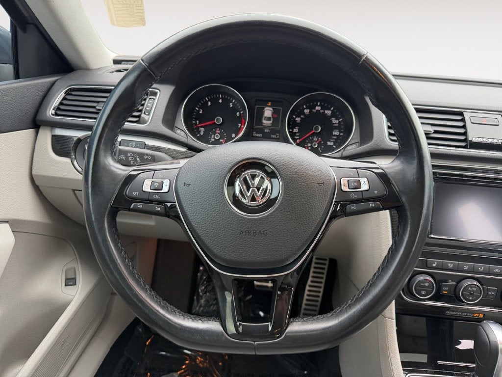 2019 Volkswagen Passat 2.0T SE R-Line