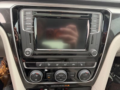 2019 Volkswagen Passat 2.0T SE R-Line