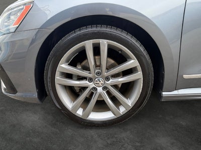 2019 Volkswagen Passat 2.0T SE R-Line