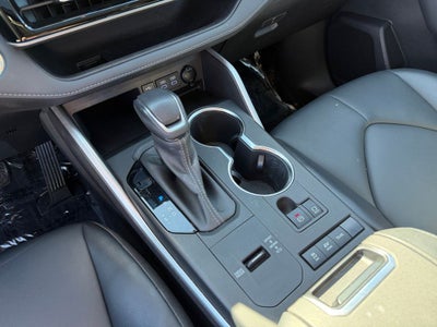 2022 Toyota Highlander Hybrid XLE