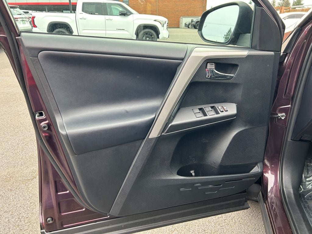 2017 Toyota RAV4 XLE 1 Owner Local