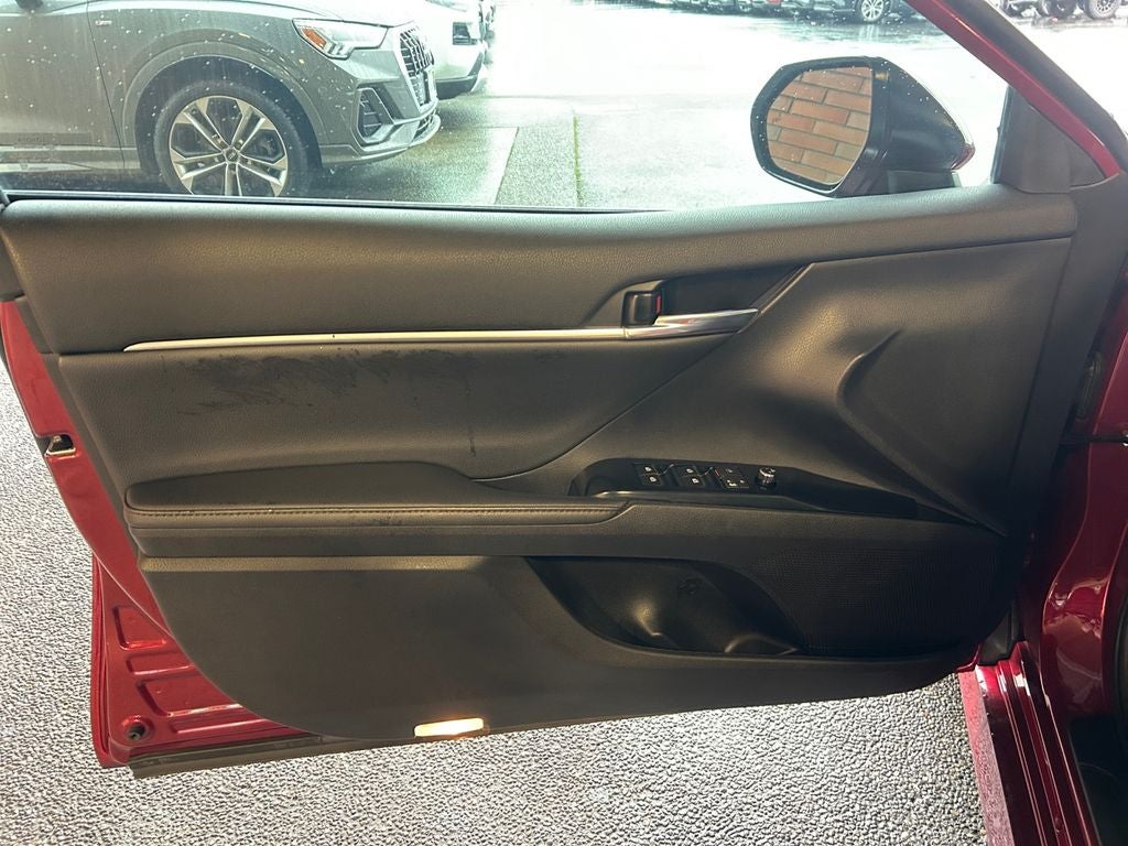 2020 Toyota Camry Hybrid XLE