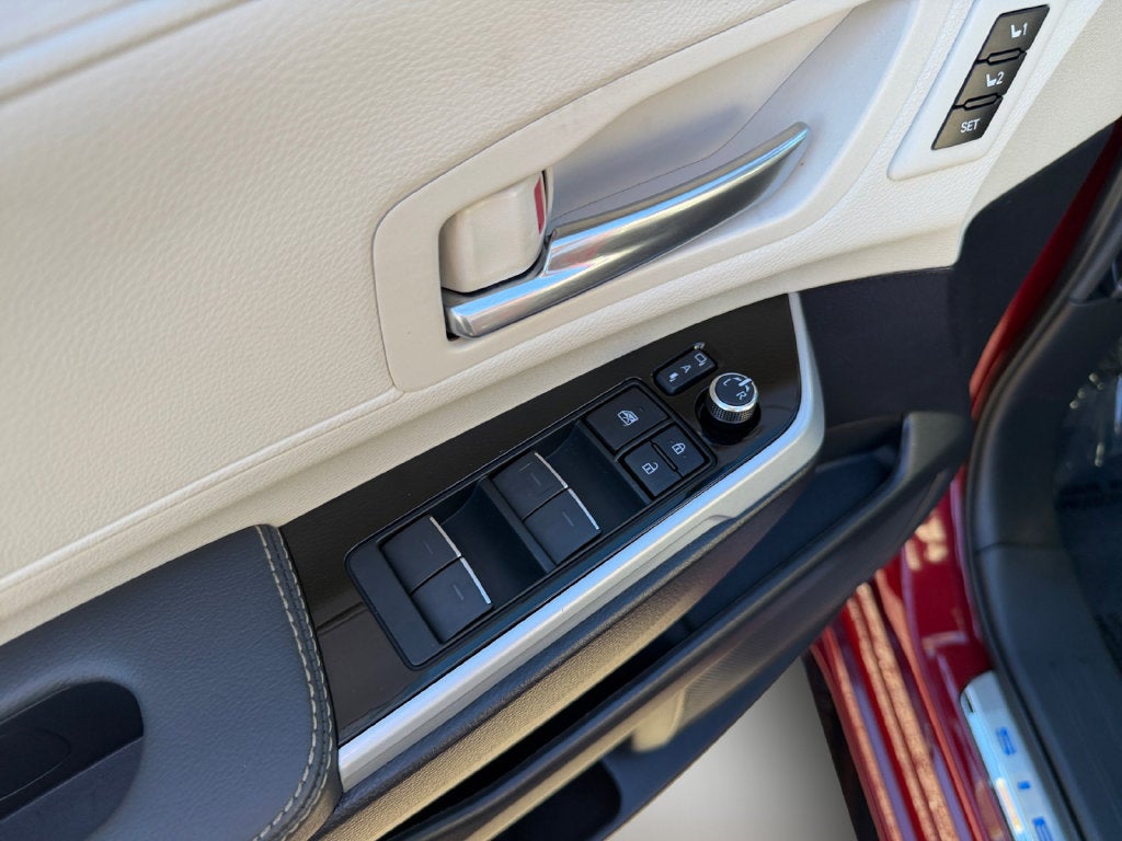 2025 Toyota Sienna Platinum 7 Passenger