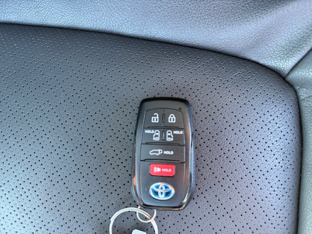 2025 Toyota Sienna Platinum 7 Passenger