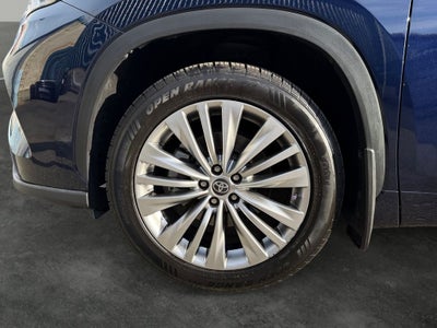 2022 Toyota Highlander Platinum