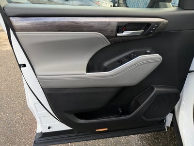 2022 Toyota Highlander Platinum