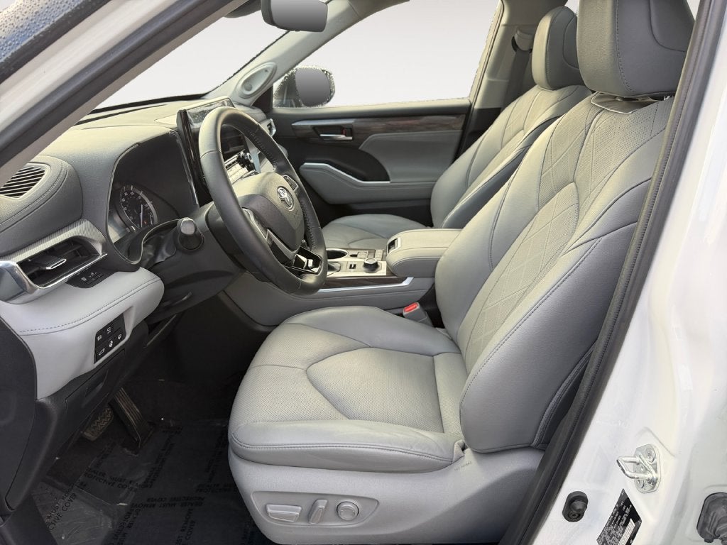 2022 Toyota Highlander Platinum