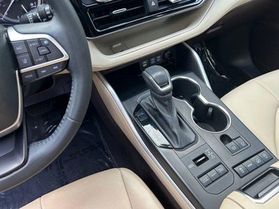 2022 Toyota HIGHLANDER XLE