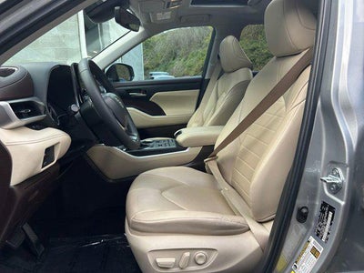 2022 Toyota HIGHLANDER XLE