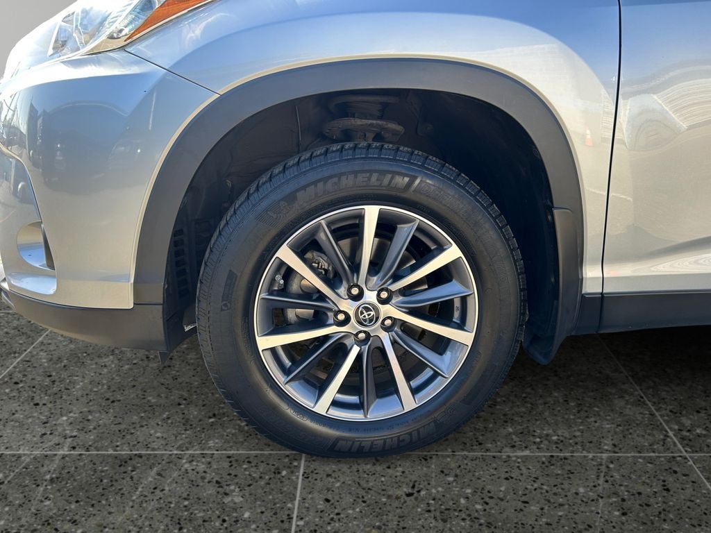 2019 Toyota HIGHLANDER XLE