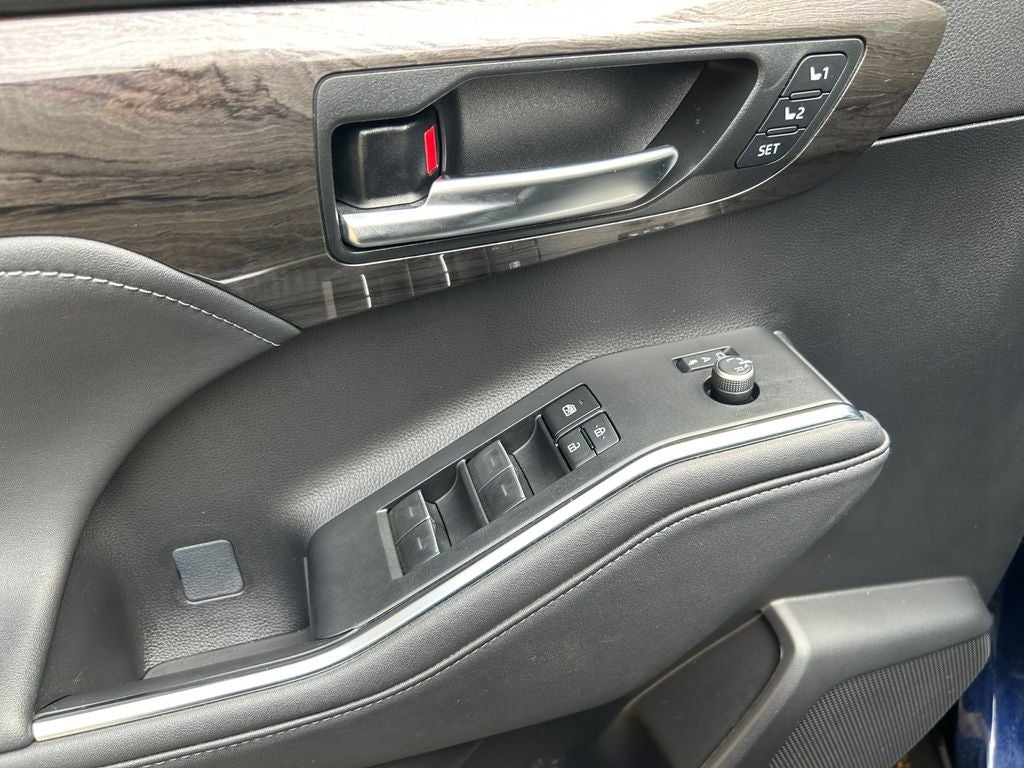 2023 Toyota Highlander Limited 1 OWNER