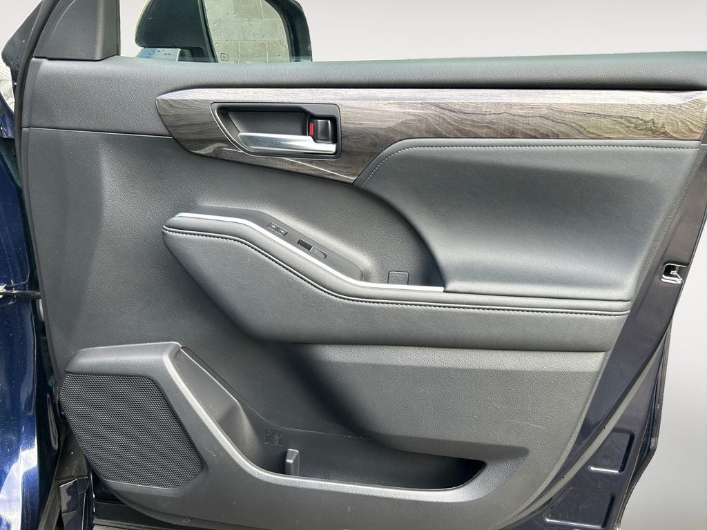 2023 Toyota Highlander Limited 1 OWNER