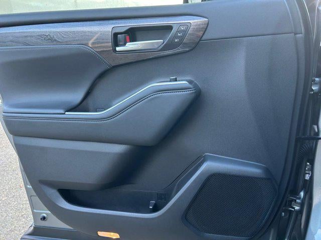 2025 Toyota HIGHLANDER Limited