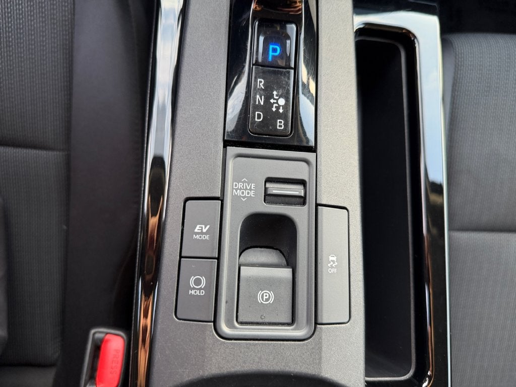 2025 Toyota Prius LE