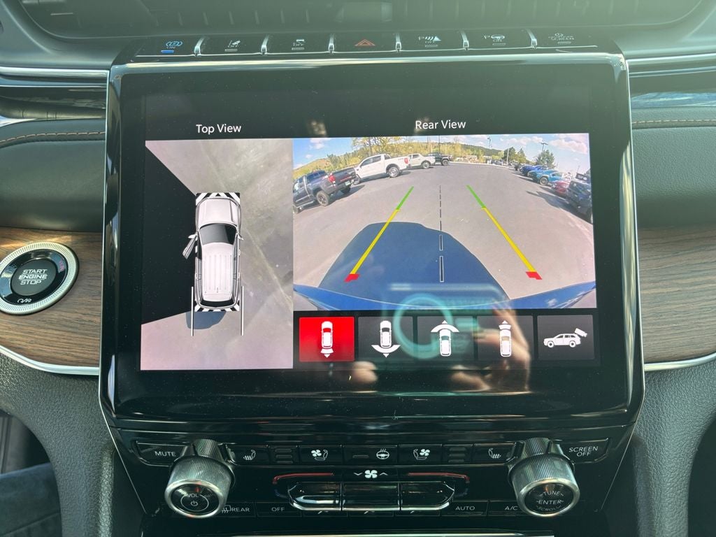 2022 Jeep Grand Cherokee Base